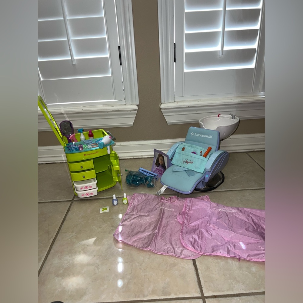 American Girl Doll Hairstyle and Spa accessories‎ plus extras